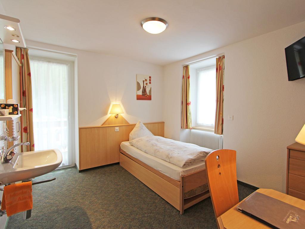 Hotel Monte-Moro Saas-Almagell Habitación foto